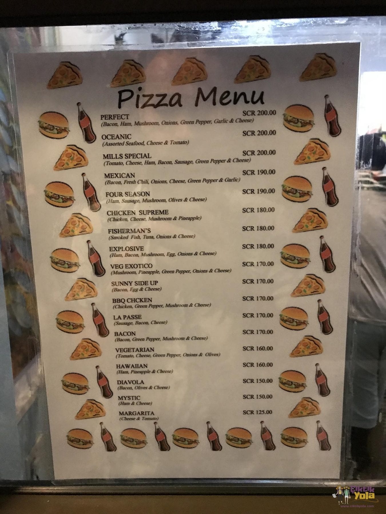 La Digue Pizzeria'nın pizza çeşitleri ve fiyatlarını gösteren menü