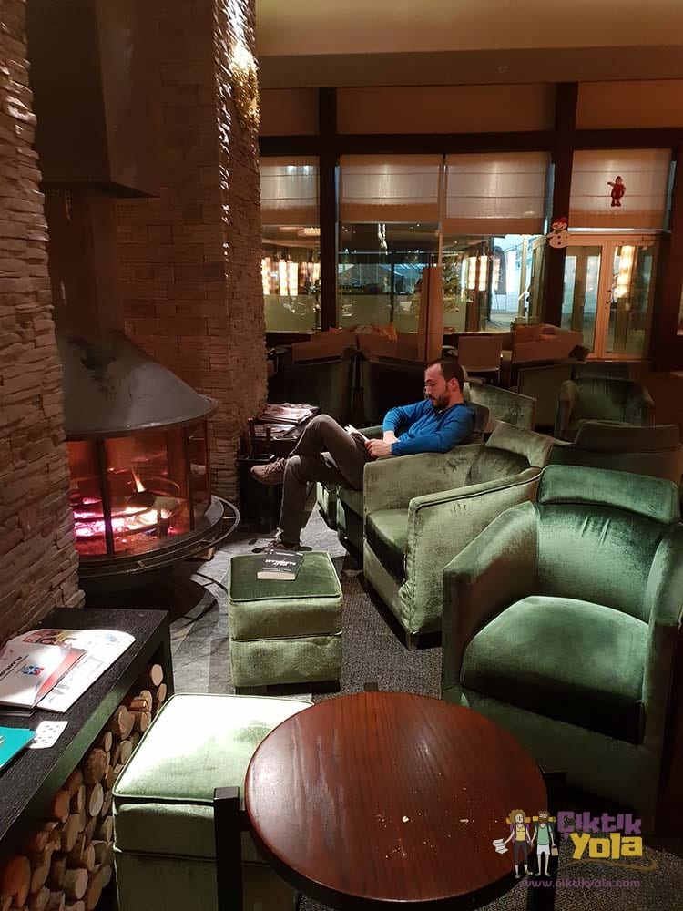 sway hotels lobi lobby