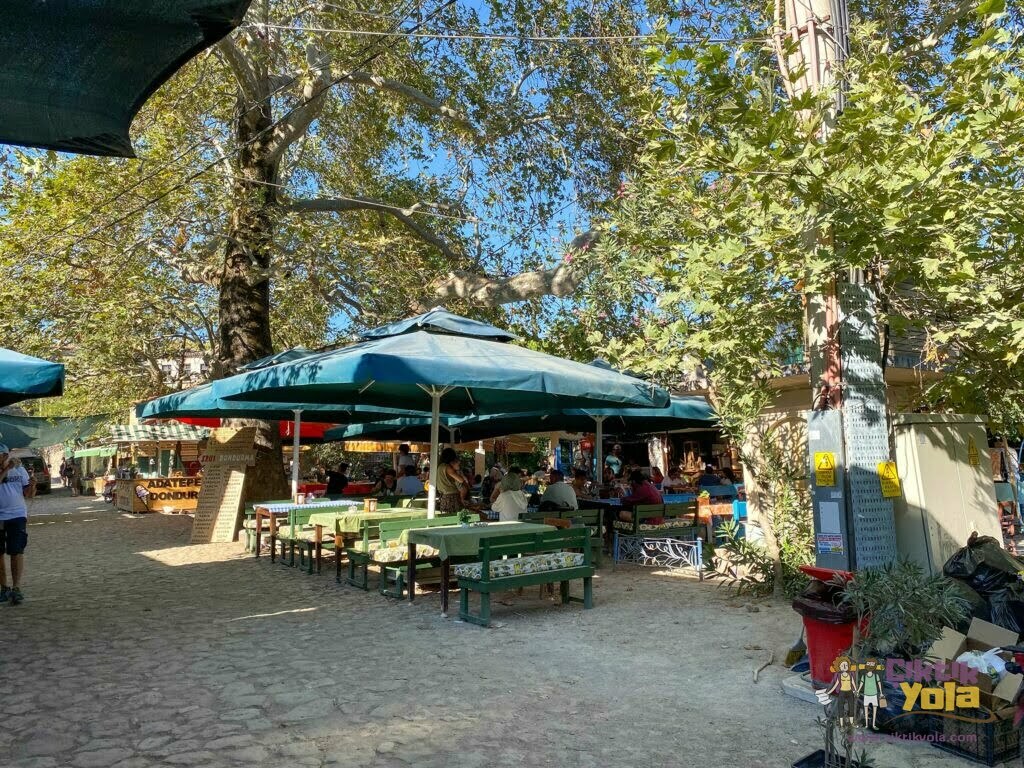 Köy Meydanı